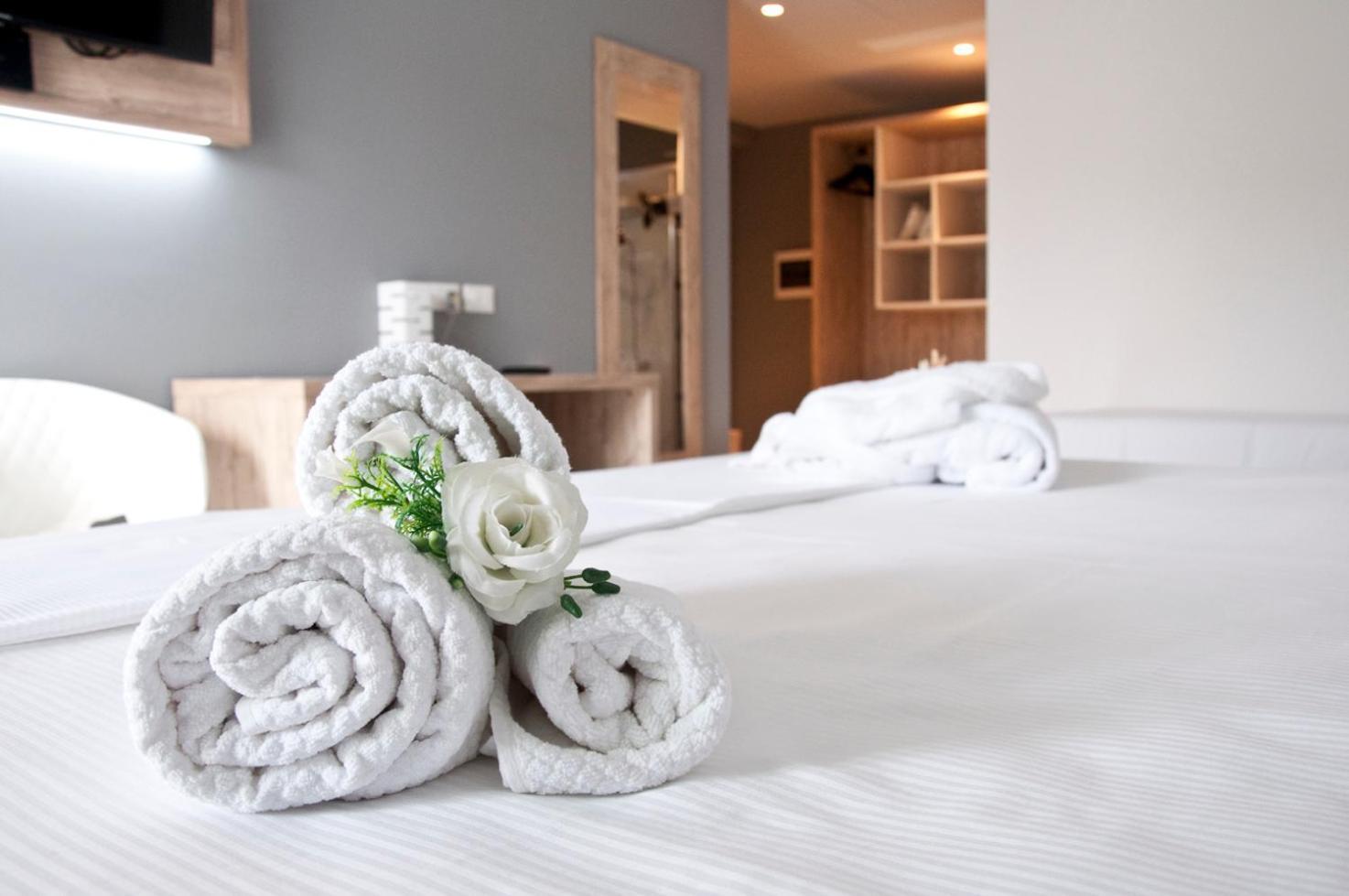 Ambruosi Village Resort & Spa มาสซิญาโน ภายนอก รูปภาพ